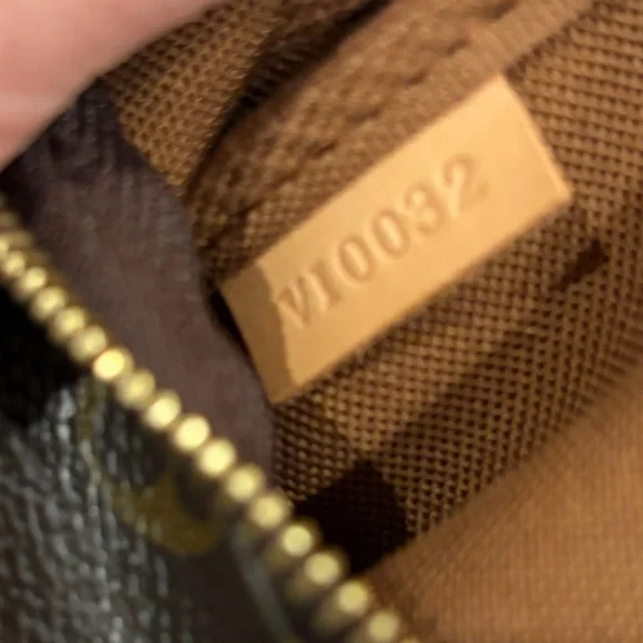 LOUIS VUITTON MONOGRAM POCHETTE - Picture 9 of 14